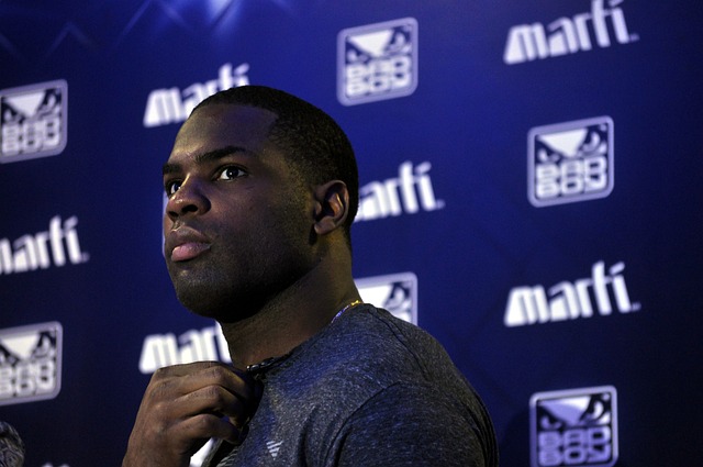 革带来的深 革带来的深